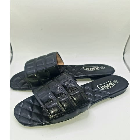 Njmat Women Flat Slippers - Black