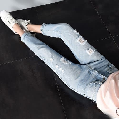 Slim Denim Ripped Mom Jeans