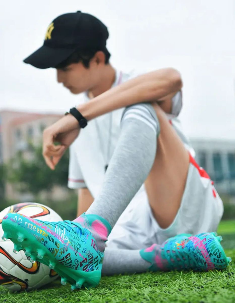 2022 Men High Top Football Shoes Male Soccer Boots Sneakers