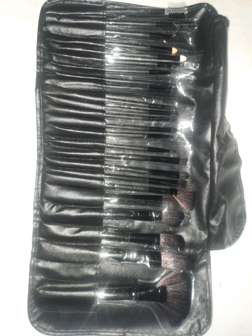 High Quality Professional  Make Up Brush Set - 24pcs