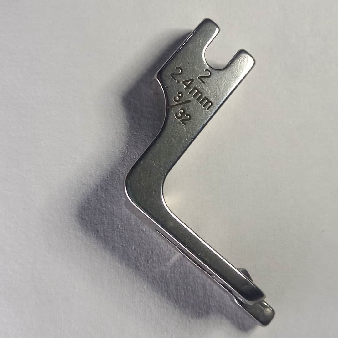 2.4mm Industrial Sewing Machine Rolled Hem Presser Foot