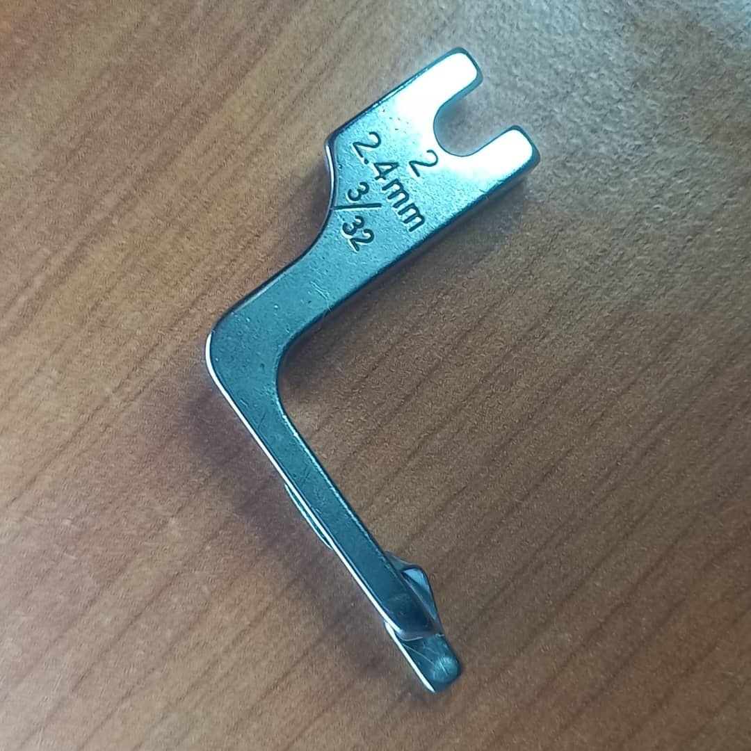 2.4mm Industrial Sewing Machine Rolled Hem Presser Foot