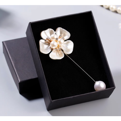 Elegant Shell Pearl Flower Pin Brooch For Women