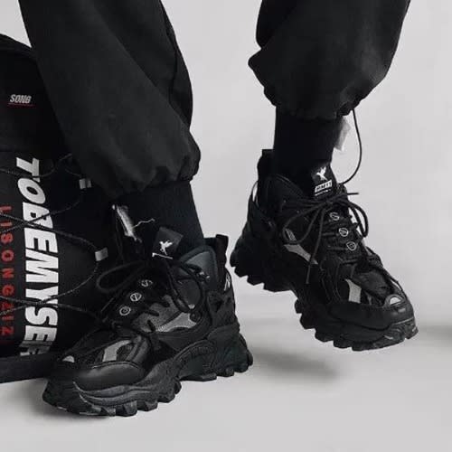 Lace Up Sneakers - Black