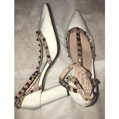 Stars Studded Pointed Cover Shoe - White
