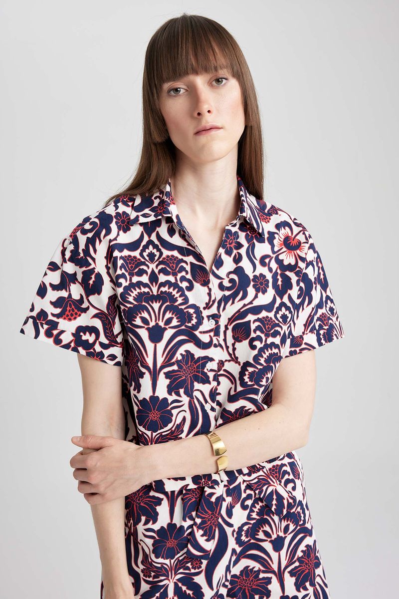 Woman Casual Cropped Fit Shirt Neck Woven Short Sleeve Shirt - Navy