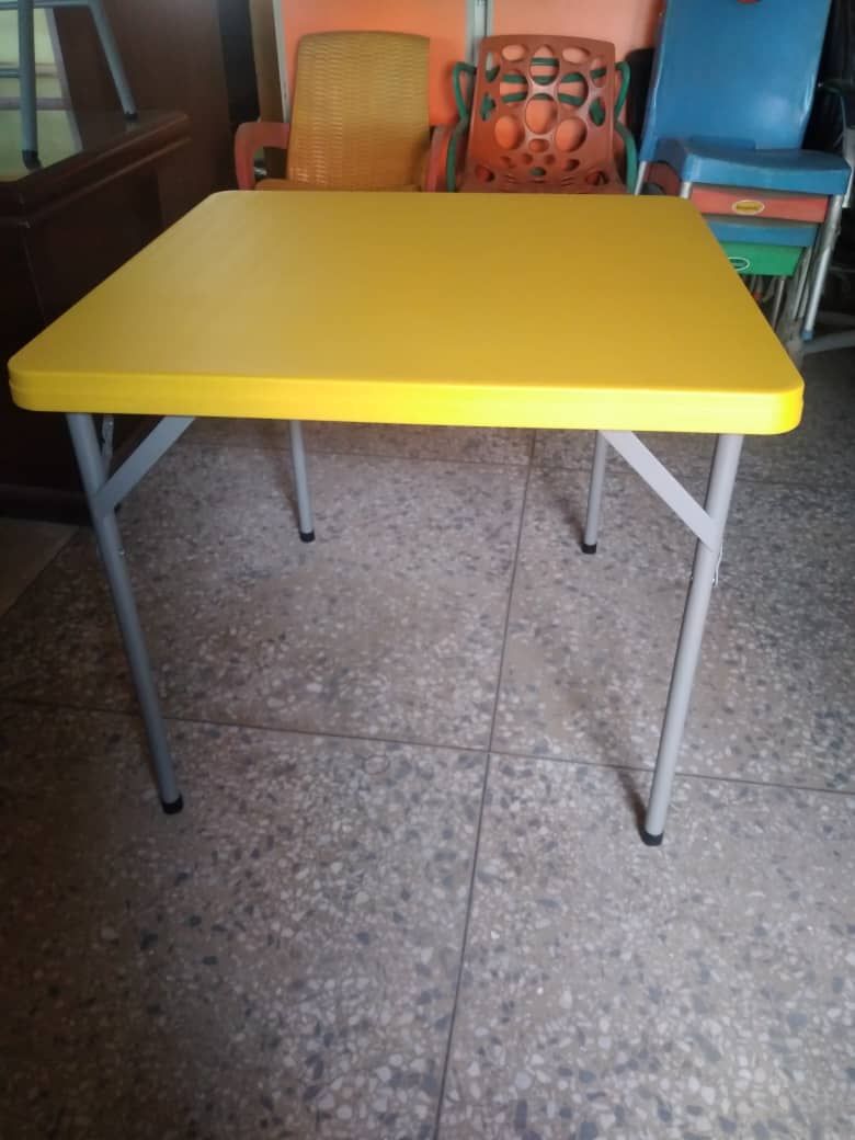 YELLOW PLASTIC FOLDABLE SQUARE TABLE