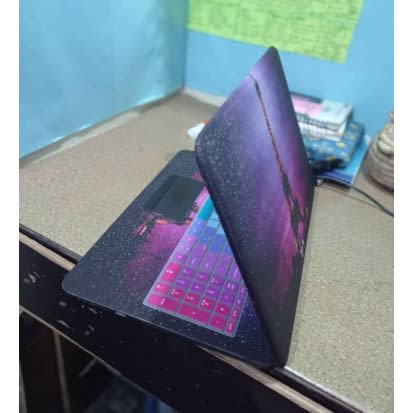 Laptop Paris Skin