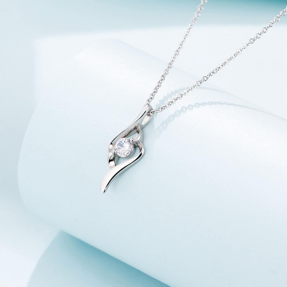 Simple Fashion Clavicle Chain Necklace Water-dropped Pendant Embedded Rhinestone Birthday Gift