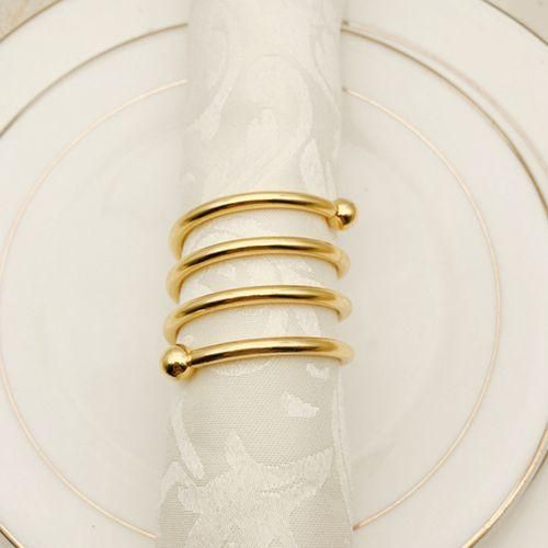 8-Piece Set Of Golden Napkins And Round Napkin