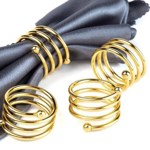 8-Piece Set Of Golden Napkins And Round Napkin