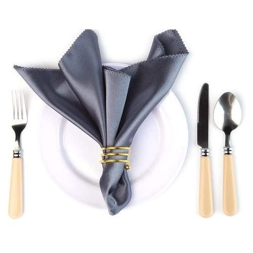 8-Piece Set Of Golden Napkins And Round Napkin