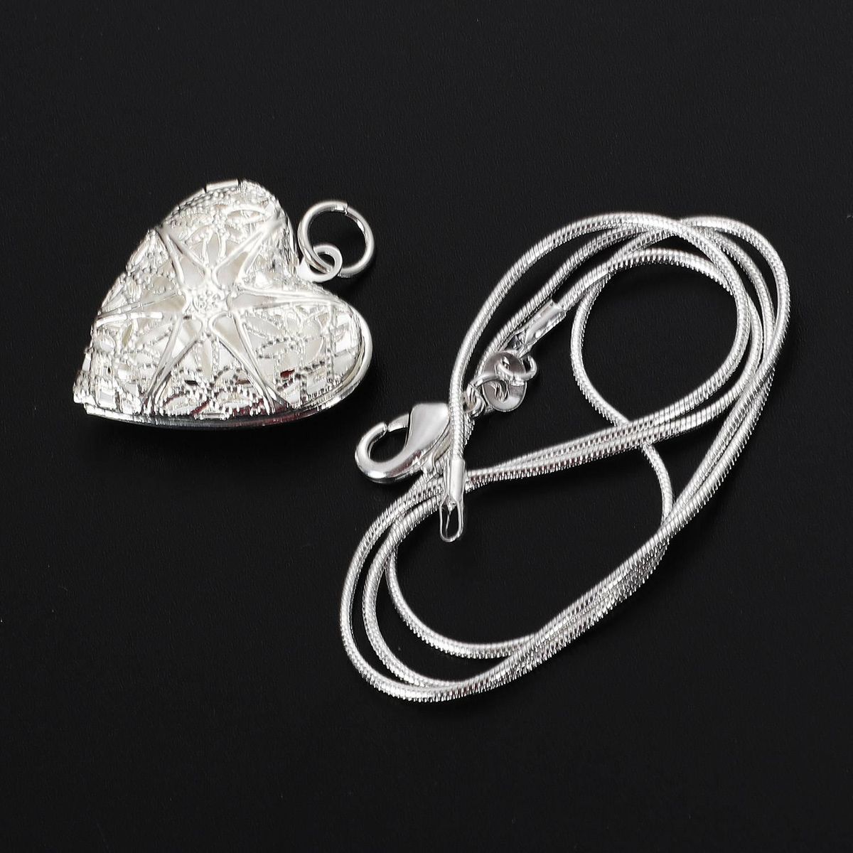 Fashion Woman Heart Hollow Neck Pendant Photo Holder