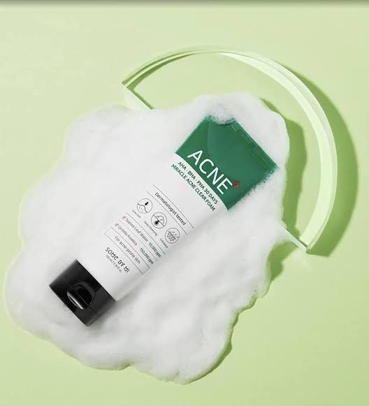 AHA BHA 30 Days Miracle ACNE FOAM CLEANSER