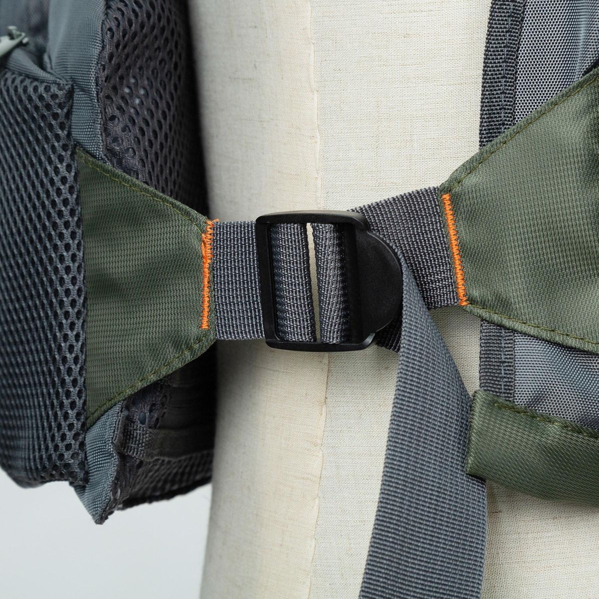 Fishing Vest with Detachable Cushion Multi Pocket Fishing Gear Outdoor Backpack Breathable-Jacket Adjustable for Men and Women for Fly Bass Kayak Canoe Fishing Photography Hiking Climbing