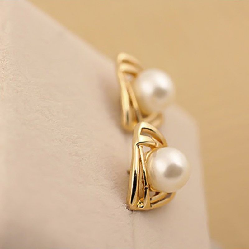 Women Faux Pearl Inlaid Double Triangle Crossover Ear-Golden