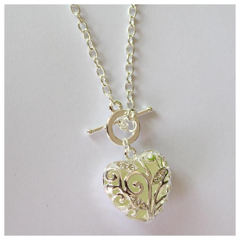 Emitting Women Glow In Dark Fluorescent Heart Pendant