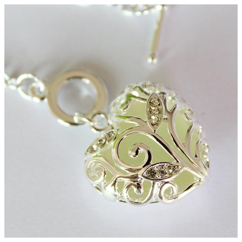 Emitting Women Glow In Dark Fluorescent Heart Pendant