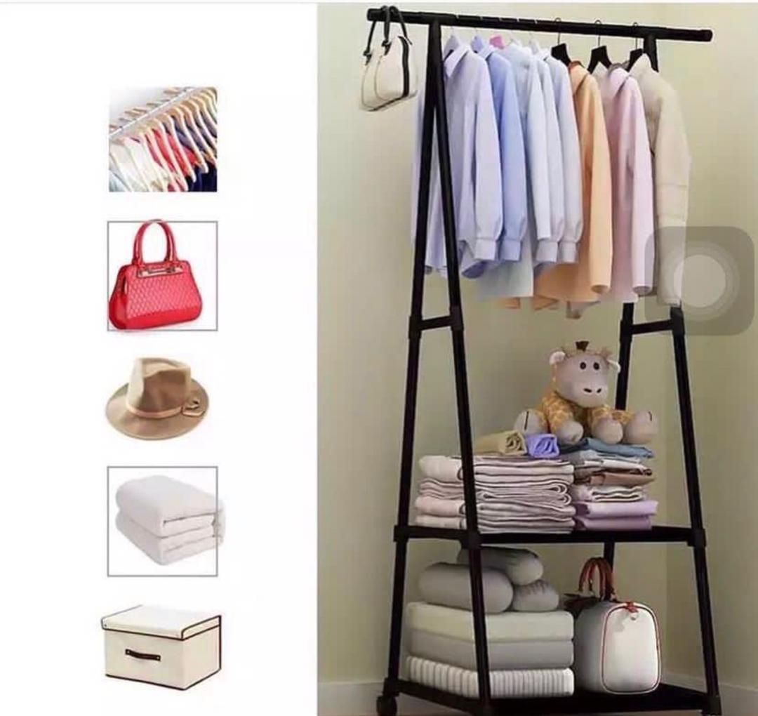 INDOORS CLOTHES HANGERS AND DRYERS.
