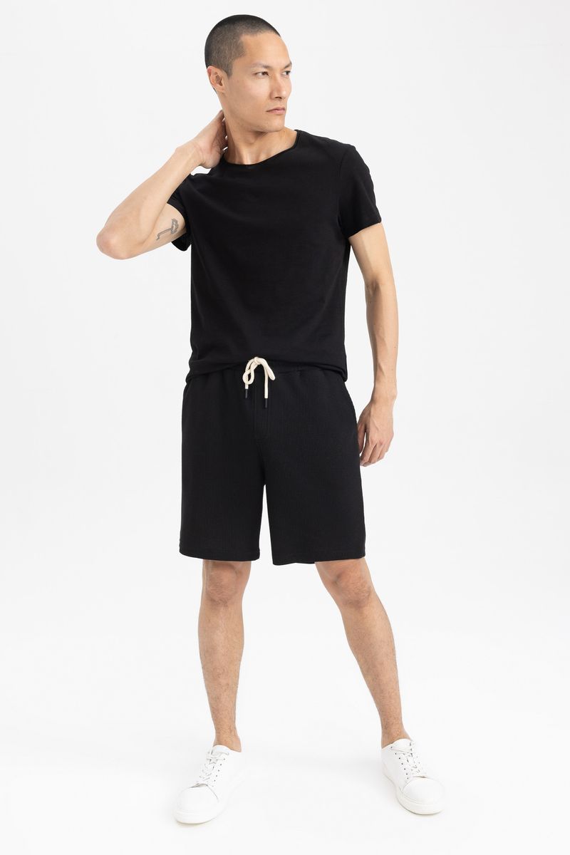 Man Slim Fit Knitted Knitted Short - Black