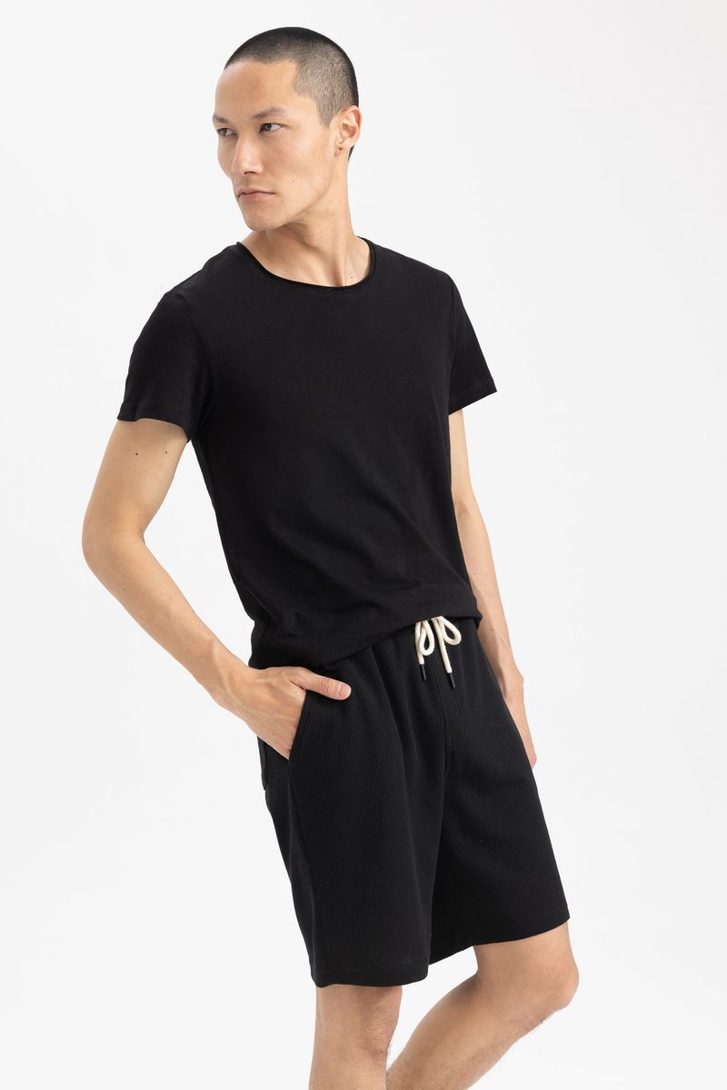 Man Slim Fit Knitted Knitted Short - Black