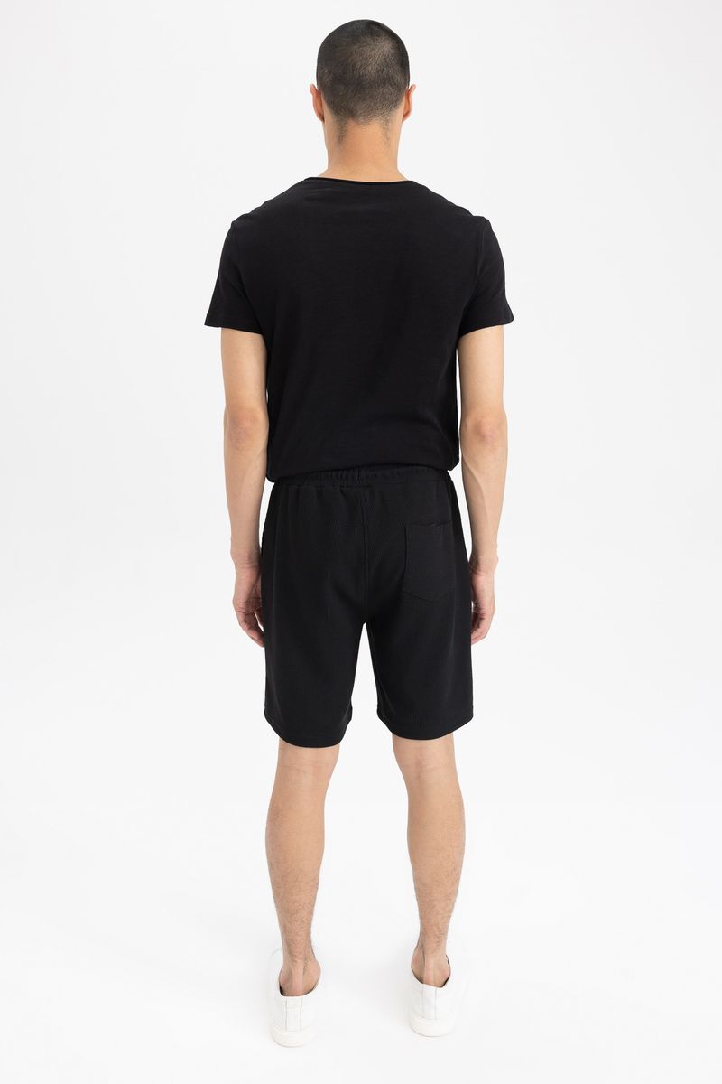 Man Slim Fit Knitted Knitted Short - Black