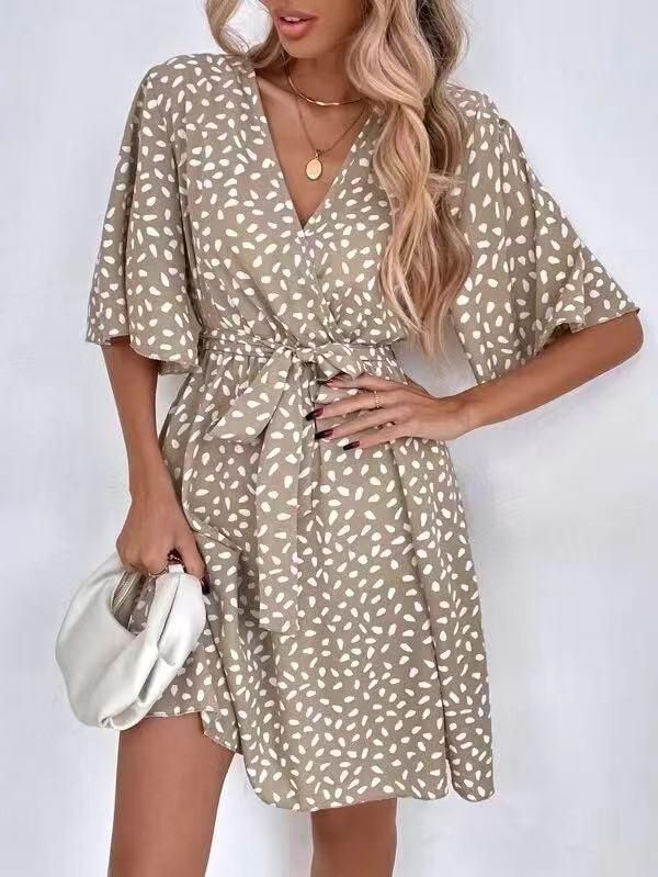 2022 Women's new V-neck short-sleeved waist versatile dress