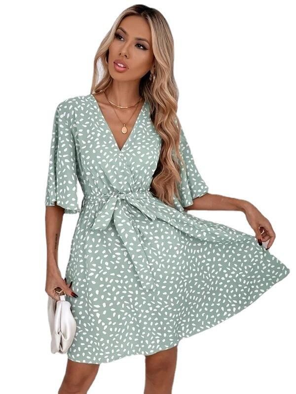 2022 Women's new V-neck short-sleeved waist versatile dress