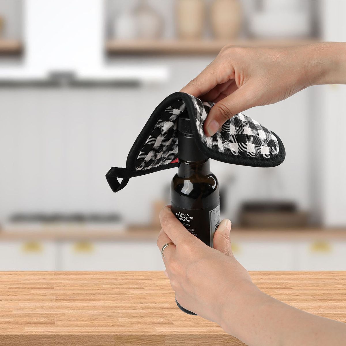 Silicone Gloves Non-Slip Oven Mitts 2 Cotton Pot Holders