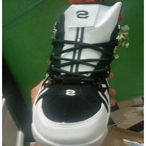 New Trendy Sports Sneakers - Black/White