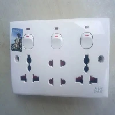 Electric 13a 3-gang Switched Socket 4 Way
