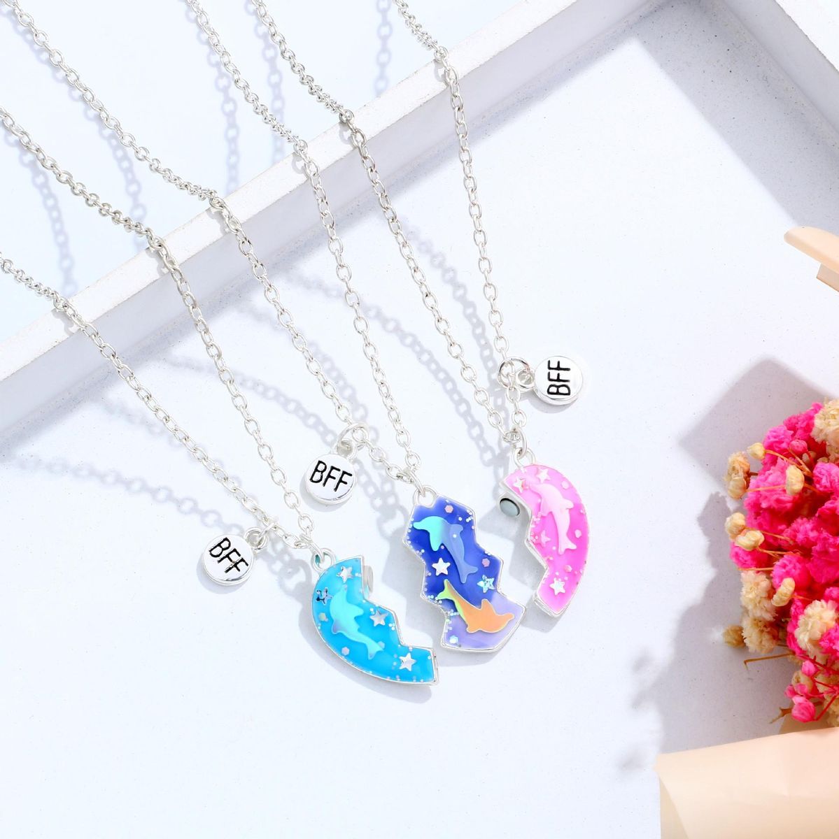 Hot selling children's good friend dolphin oil drip creative magnet splicing love necklace 3 sets
