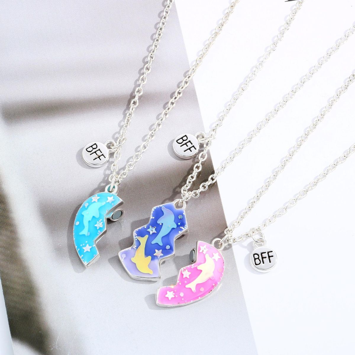 Hot selling children's good friend dolphin oil drip creative magnet splicing love necklace 3 sets