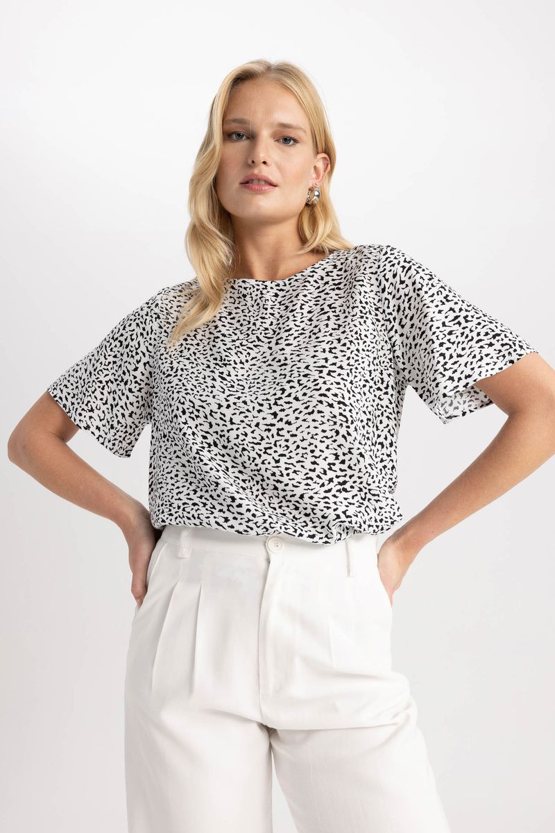 Woman Regular Fit Round Collar Woven Short Sleeve Blouse - White
