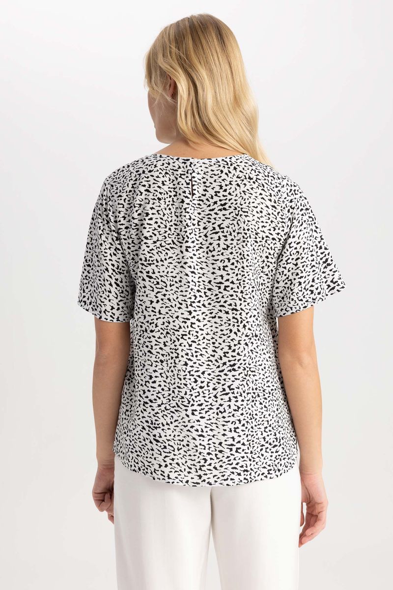 Woman Regular Fit Round Collar Woven Short Sleeve Blouse - White