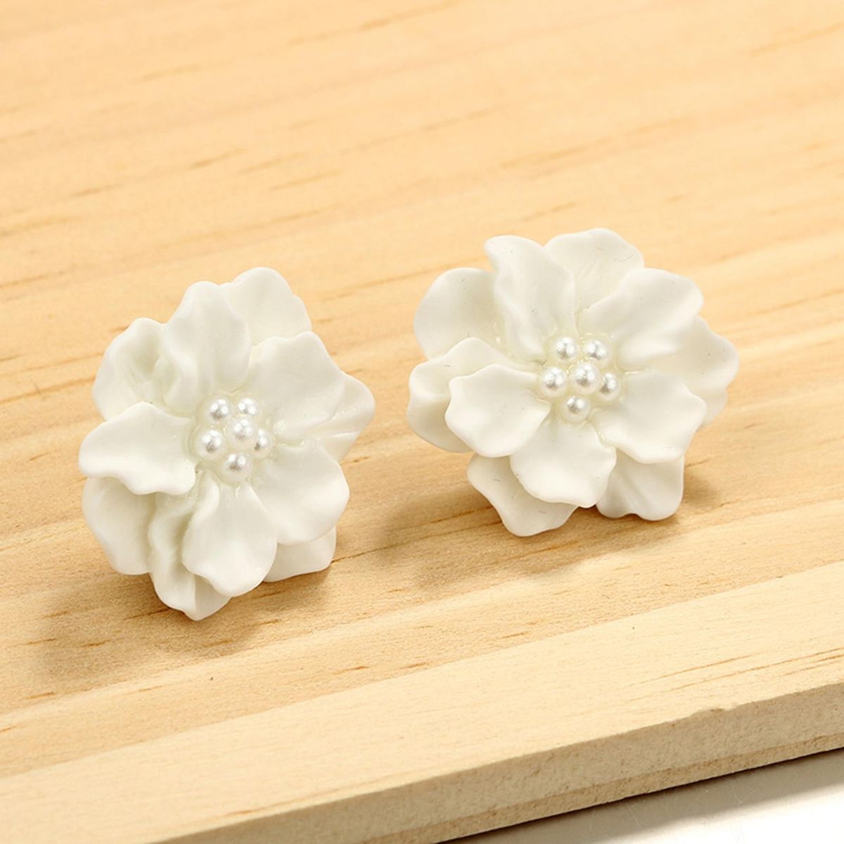 1 Pair Girls Earrings Korean Style Temperament Flower Faux Pearl Earrings White