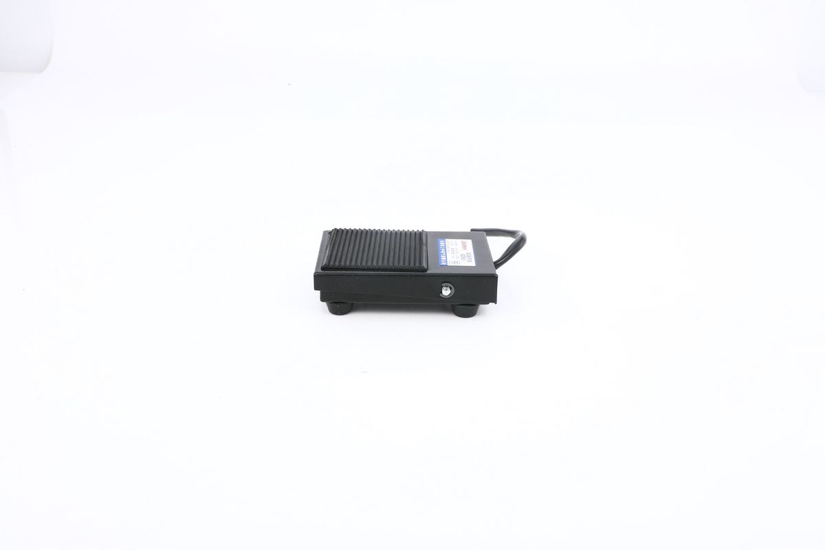 Foot Switch Pedal Switch Foot Pedal Switch With Wire 220V Foot Pedal Type CNC Machine Tool Bending Machine Punch FS-1