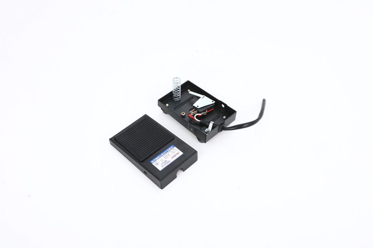 Foot Switch Pedal Switch Foot Pedal Switch With Wire 220V Foot Pedal Type CNC Machine Tool Bending Machine Punch FS-1