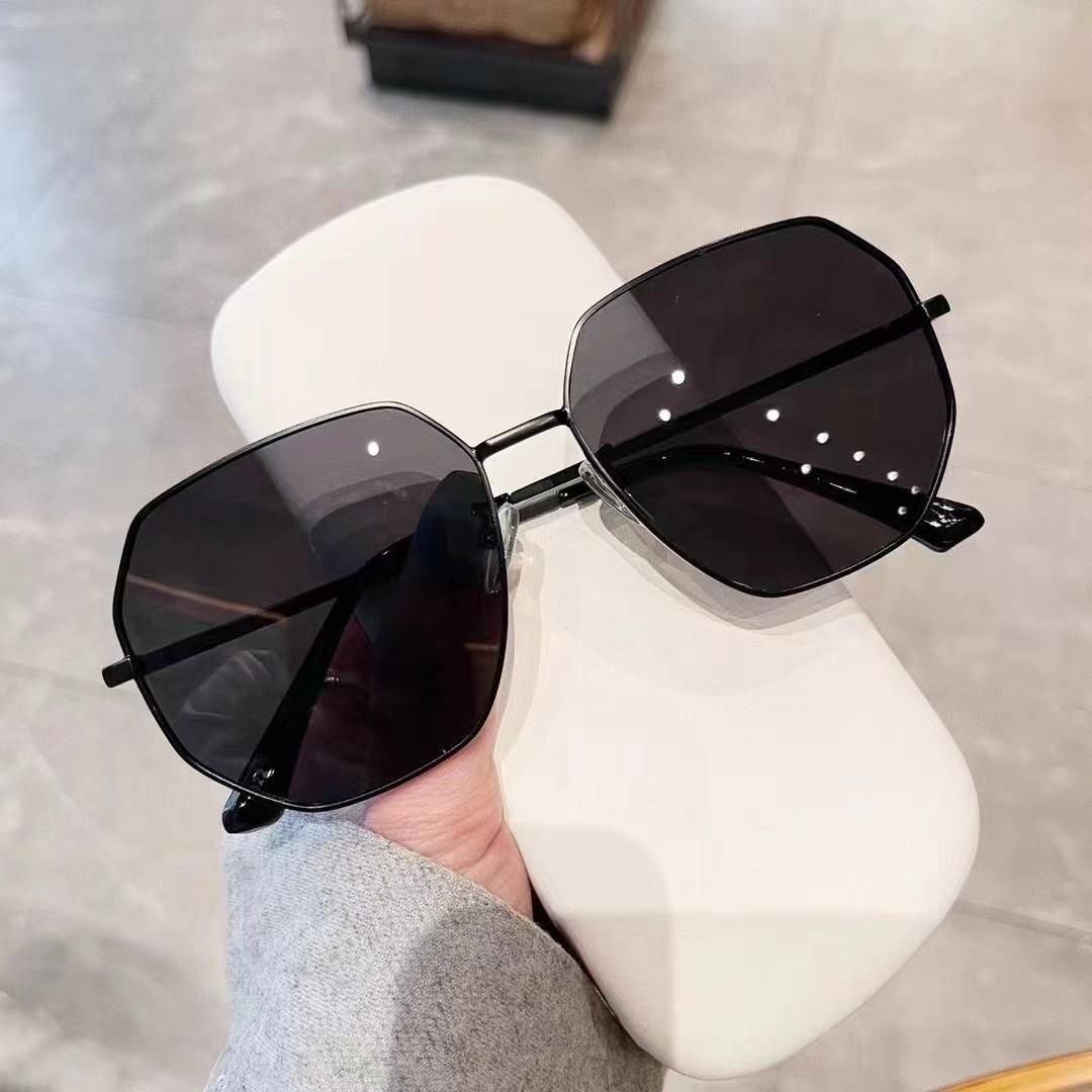 2023 Sunglasses Cute Travel Party Gradient Color Eyewear Girl All-match Pratical Durable Plastic Sunscreen Sunglasses