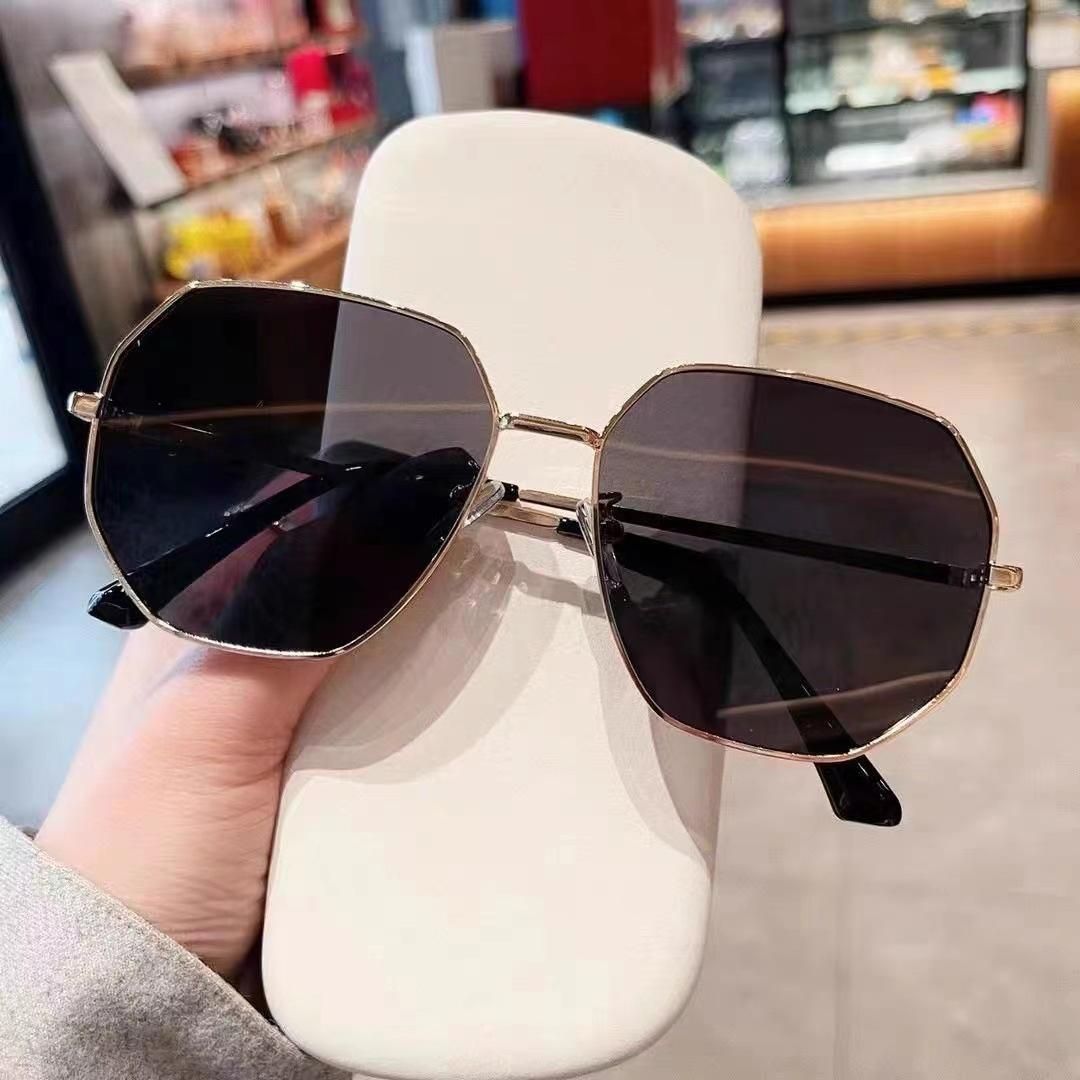 2023 Sunglasses Cute Travel Party Gradient Color Eyewear Girl All-match Pratical Durable Plastic Sunscreen Sunglasses