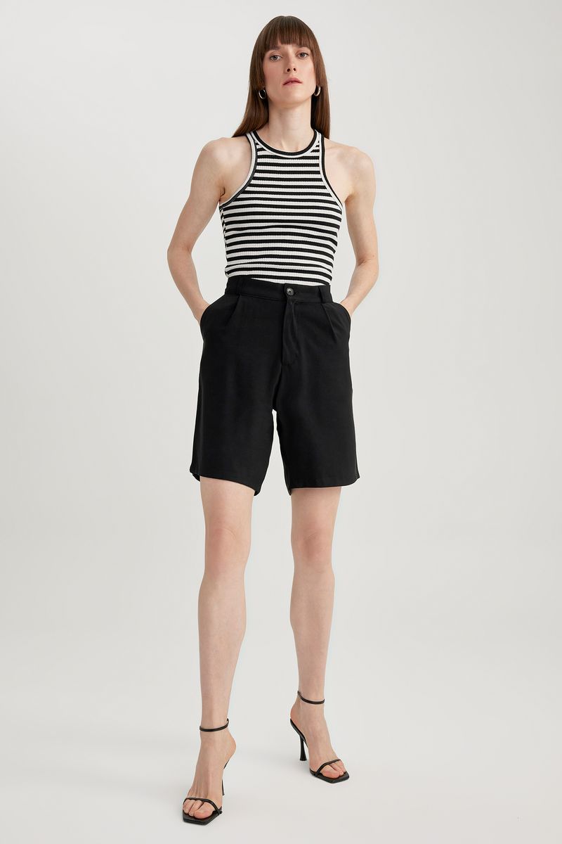 Woman Smart Casual Woven Short - Black