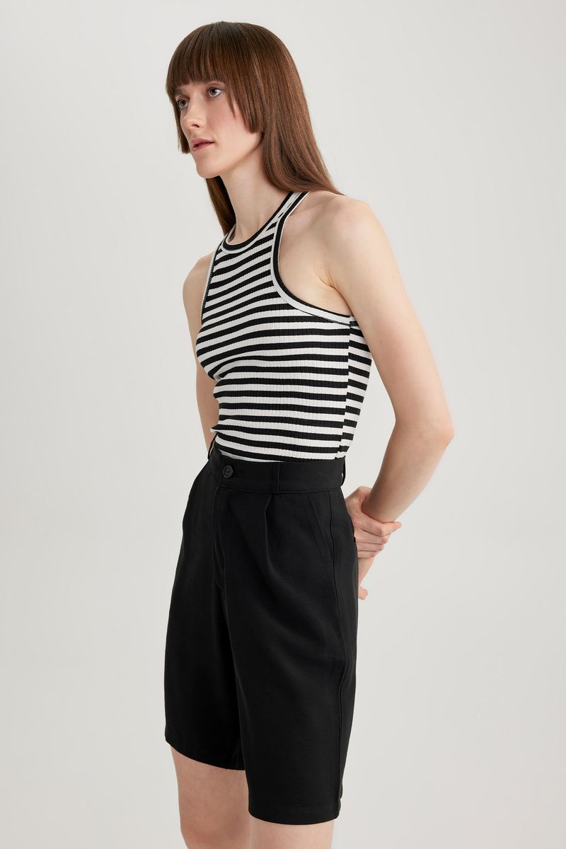 Woman Smart Casual Woven Short - Black