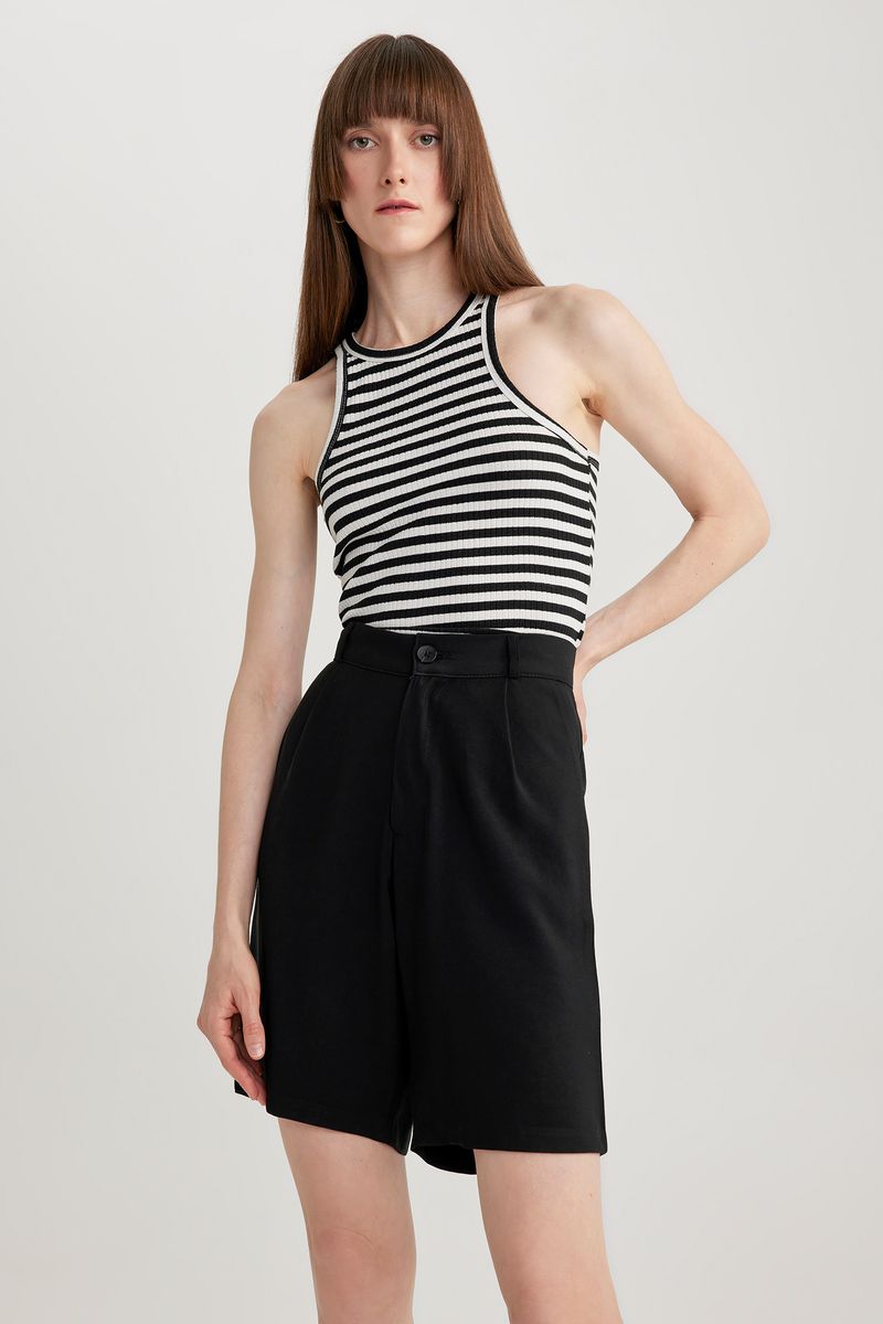 Woman Smart Casual Woven Short - Black