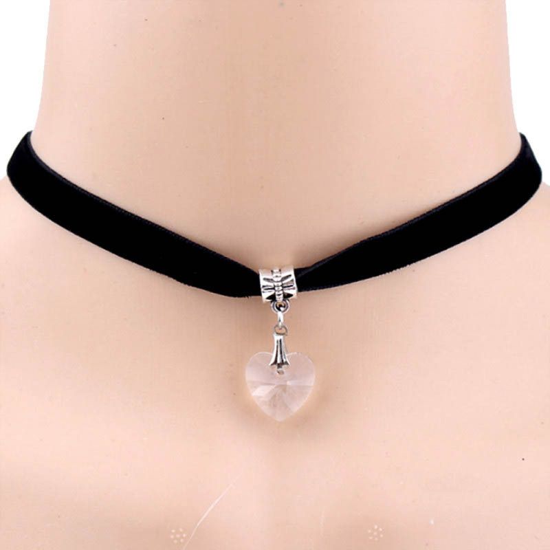 Women Gothic Heart Rhinestone Pendant Velvet Choker-Black