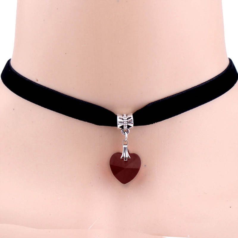 Women Gothic Heart Rhinestone Pendant Velvet Choker-Black