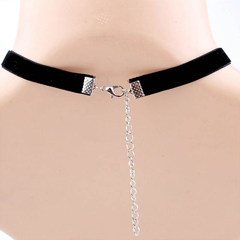 Women Gothic Heart Rhinestone Pendant Velvet Choker-Black