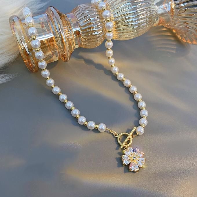 Pearl Necklace For Ladies Flower pendant Chain For Women - Gold&White
