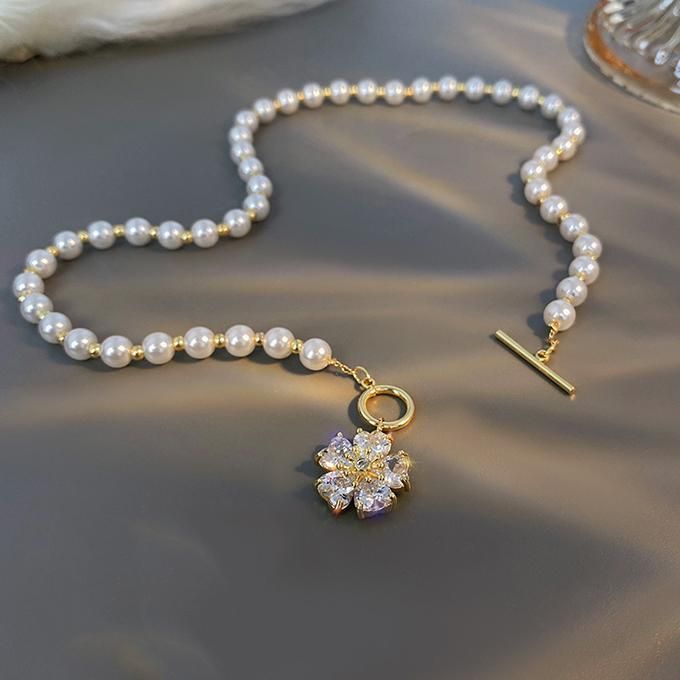 Pearl Necklace For Ladies Flower pendant Chain For Women - Gold&White