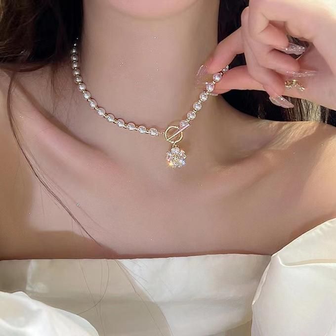 Pearl Necklace For Ladies Flower pendant Chain For Women - Gold&White