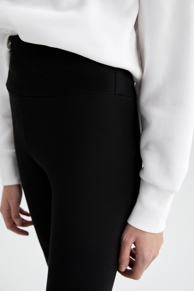 Woman Slim Fit Basic Knitted Leggings - Black